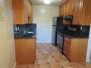 Hill Garden Apartments in Belmont, CA - Building Photo - Building Photo