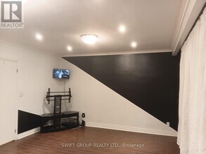 8 Heatherglen Rd in Toronto, ON - Building Photo - Building Photo