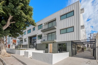 1422 Tamarind Ave in Los Angeles, CA - Foto de edificio - Building Photo