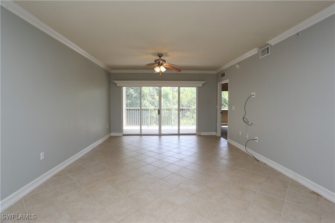 7811 Regal Heron Cir in Naples, FL - Building Photo