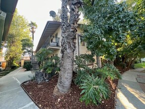 19406 Gilmore St in Reseda, CA - Foto de edificio - Building Photo