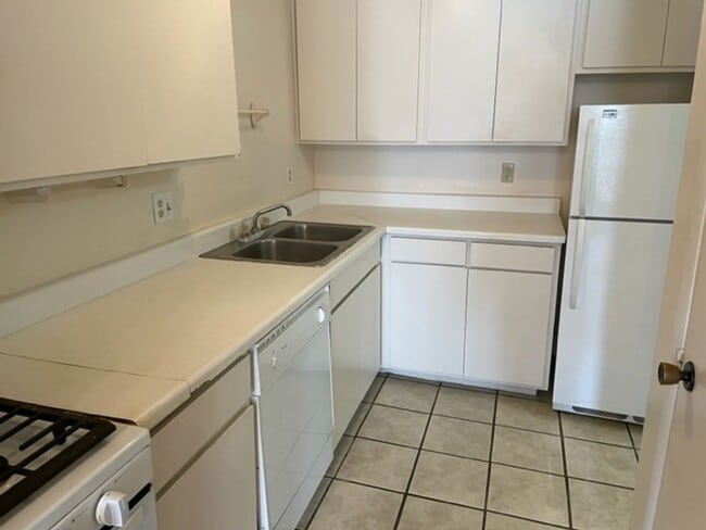 5660 Meadow Ln in South Ogden, UT - Foto de edificio - Building Photo