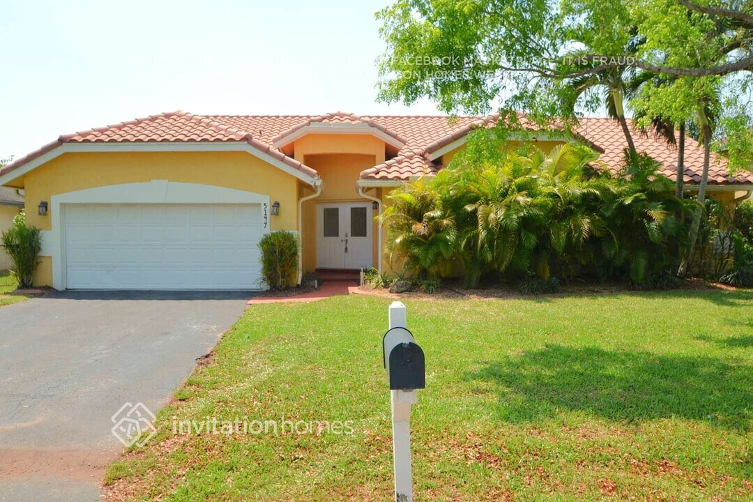 5147 NW 51st Ave in Coconut Creek, FL - Foto de edificio