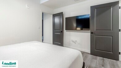 221 Main St N, Unit 1213 in St. Petersburg, FL - Foto de edificio - Building Photo