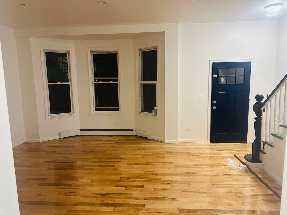 631 Van Duzer St in Staten Island, NY - Building Photo