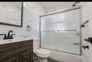 167-16 43rd Ave in Queens, NY - Building Photo