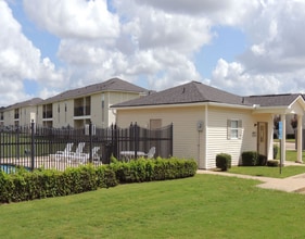 Fox Creek Apartments Shrevport in Shreveport, LA - Building Photo - Building Photo