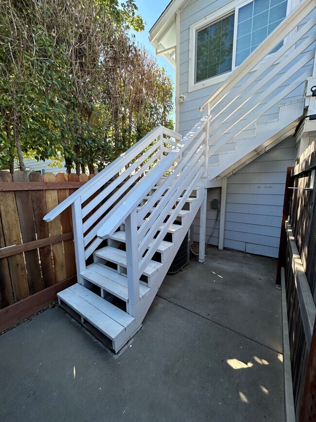 204 Toyon Ln in Winters, CA - Building Photo - Building Photo