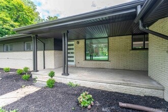 7011 White Pine Dr in Bloomfield Hills, MI - Building Photo - Building Photo