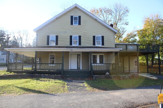 526 Mountain Ave, Unit Apartment#4