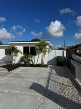 631 E 43rd St in Hialeah, FL - Building Photo - Building Photo