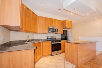 3710 N Halsted St in Chicago, IL - Building Photo - Building Photo