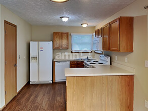 825 Whitehead Dr in Pataskala, OH - Building Photo - Building Photo