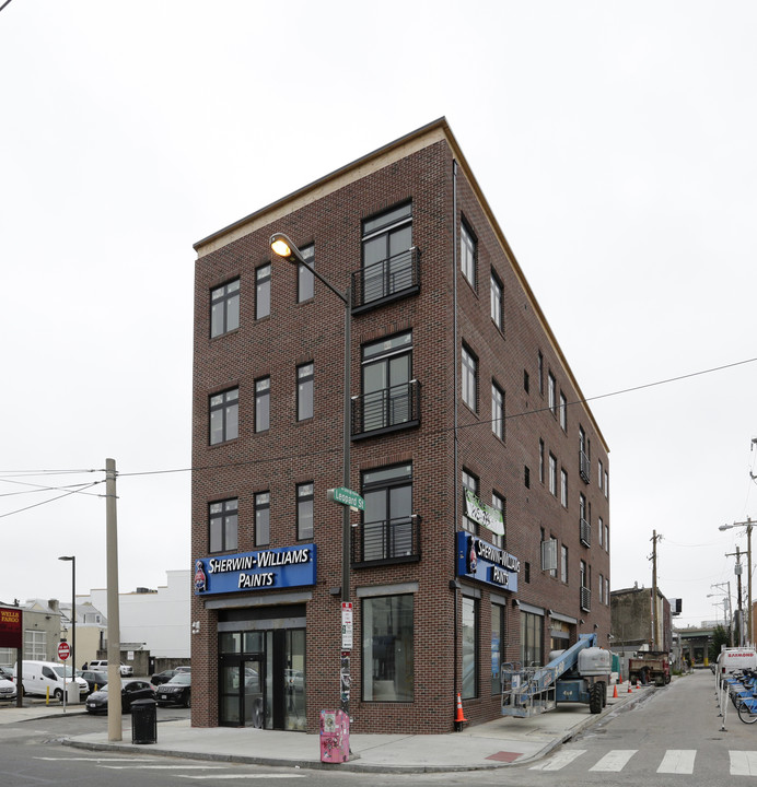 18-20 W Girard Ave in Philadelphia, PA - Building Photo