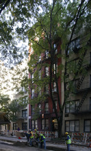 233 E 80th St in New York, NY - Foto de edificio - Building Photo