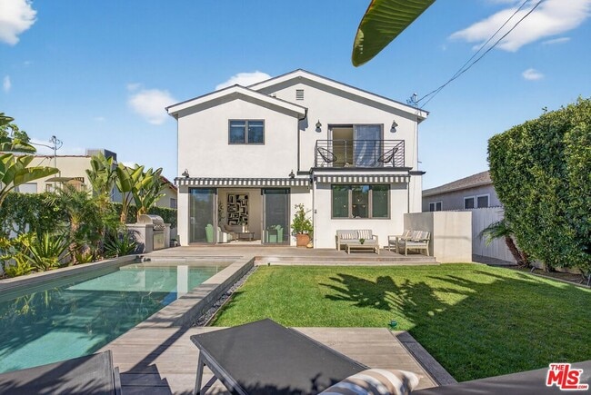 9036 W 24th St in Los Angeles, CA - Building Photo - Building Photo