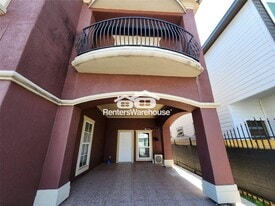 5027 Creekmont Dr in Houston, TX - Building Photo