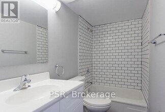 205-205 Gerrard St E in Toronto, ON - Building Photo - Building Photo