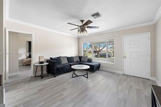81 NE 47th St, Unit 1-Bedroom in Oakland Park, FL - Building Photo - Building Photo