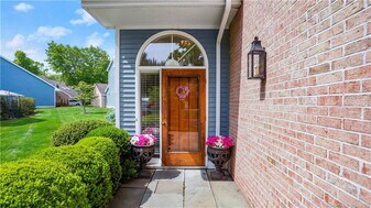 162 Regents Pk in Westport, CT - Building Photo