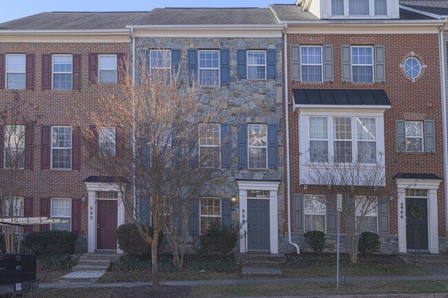 904 Crestfield Dr in Rockville, MD - Building Photo - Building Photo