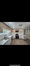 1074 NW 16th Pl in Stuart, FL - Building Photo - Building Photo