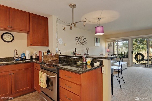 130 105th Ave SE-Unit -Apt 218 in Bellevue, WA - Building Photo - Building Photo