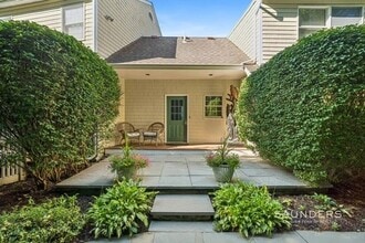 5 Munroe Ave in Mount Sinai, NY - Building Photo - Building Photo