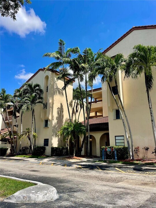 9280 SW 123rd Ct in Miami, FL - Foto de edificio