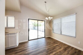 3145 W Crest Ln in Phoenix, AZ - Building Photo - Building Photo