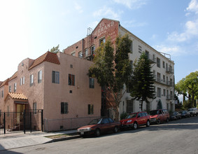 Serrano Place in Los Angeles, CA - Building Photo - Building Photo