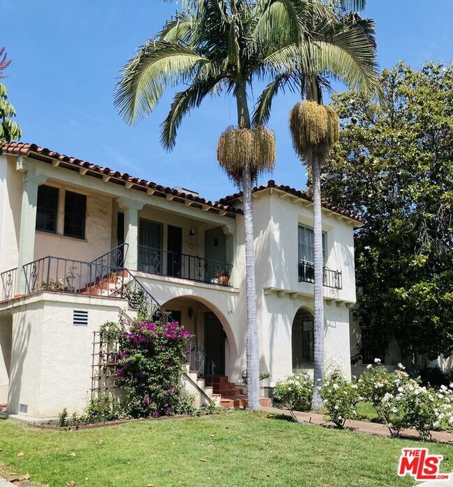 property at 915 S Holt Ave