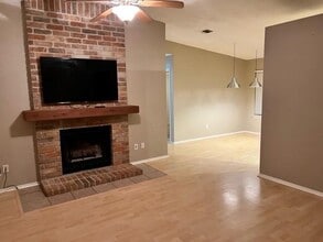 6918 Dallas Dr in Austin, TX - Building Photo - Building Photo