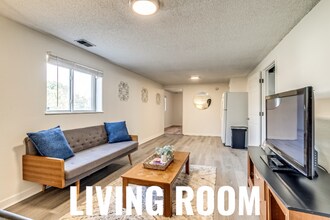 9341 Hoffman Way in Thornton, CO - Foto de edificio - Building Photo