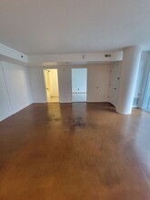 533 NE Holladay St in Portland, OR - Building Photo - Building Photo