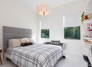 17320 SW 92nd Ct in Palmetto Bay, FL - Building Photo - Building Photo