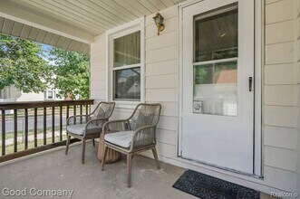 1102 S Wilson Ave in Royal Oak, MI - Foto de edificio - Building Photo
