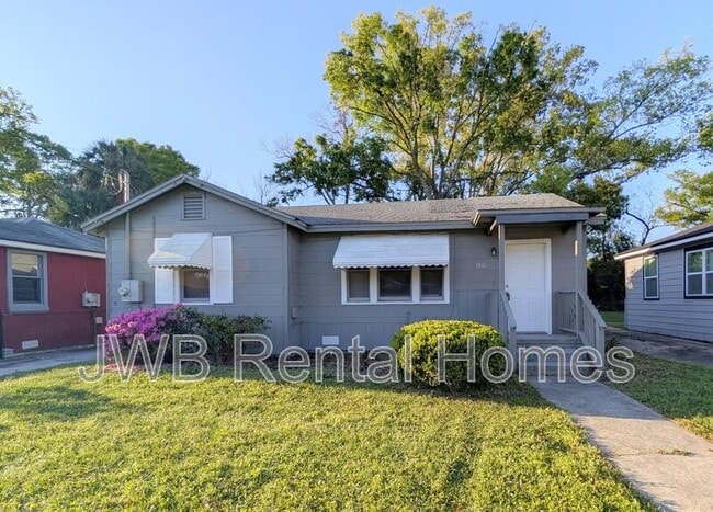 property at 1530 W 10th St