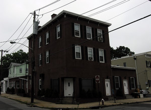 402 Locust St in Mount Vernon, NY - Building Photo - Building Photo