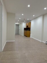 27-24 Curtis St in Queens, NY - Building Photo - Building Photo