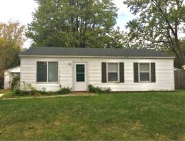 1621 Clover Ln in Champaign, IL - Building Photo