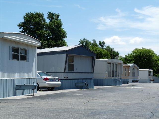 Redcap Mobile Home Park in Oklahoma City, OK - Foto de edificio - Building Photo