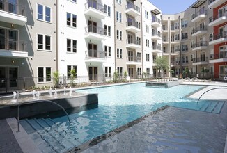 Cortland Las Colinas in Irving, TX - Foto de edificio - Building Photo