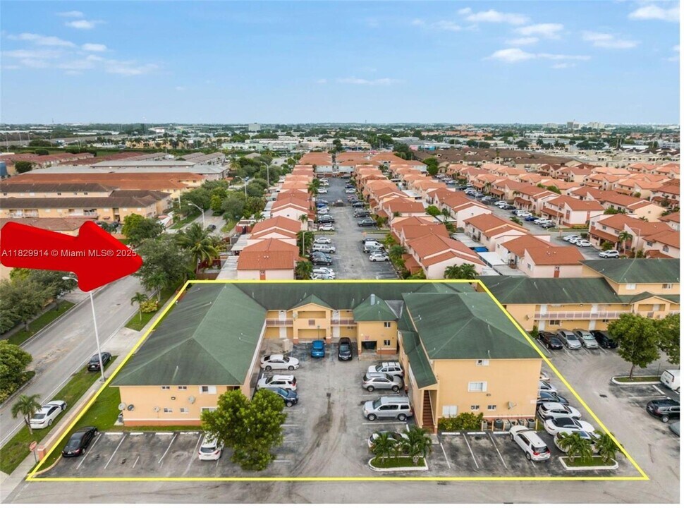 7965 W 30th Ct in Hialeah Gardens, FL - Building Photo