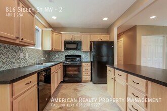 816 Sibley St NW in Grand Rapids, MI - Building Photo - Building Photo