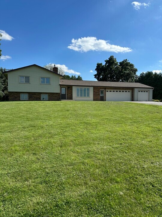 73221 MN-16 in Grand Meadow, MN - Building Photo