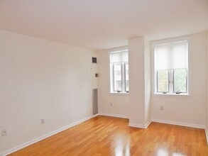 10 Rogers St, Unit 401 in Cambridge, MA - Building Photo - Building Photo