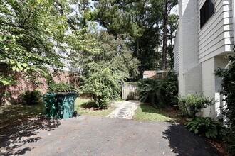 8402 Kalb Rd in Richmond, VA - Foto de edificio - Building Photo