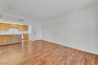 4330 Sanderling Cir in Las Vegas, NV - Building Photo - Building Photo