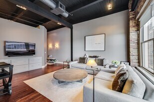 540 N Lake Shore Dr, Unit 723 in Chicago, IL - Building Photo